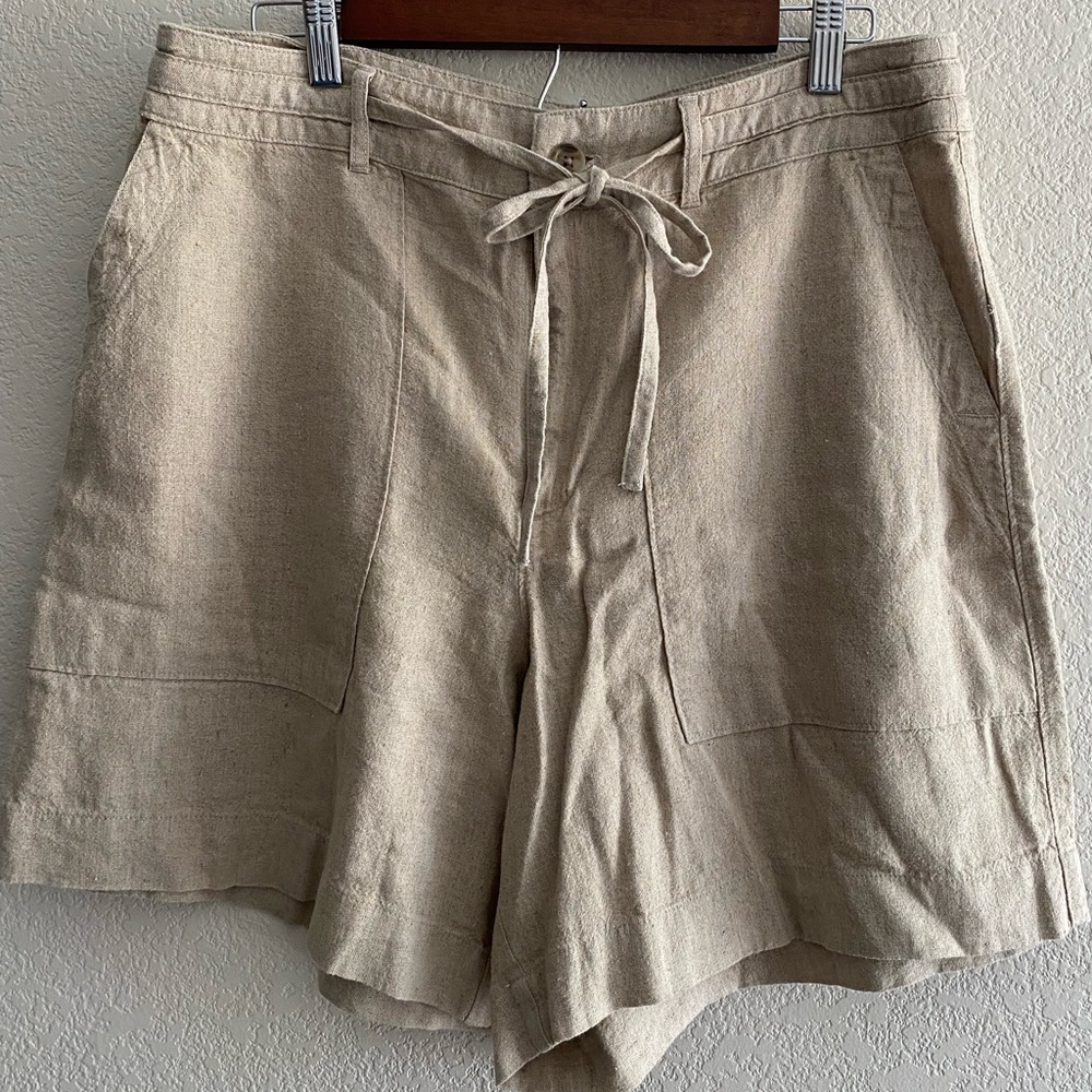Universal Thread Women's Beige Cargo Shorts 12
